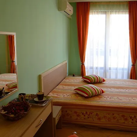 Royal Sun Aparthotel 2*